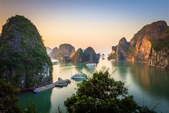 HALONG 1 DAY TRIP(4 hour on boat)